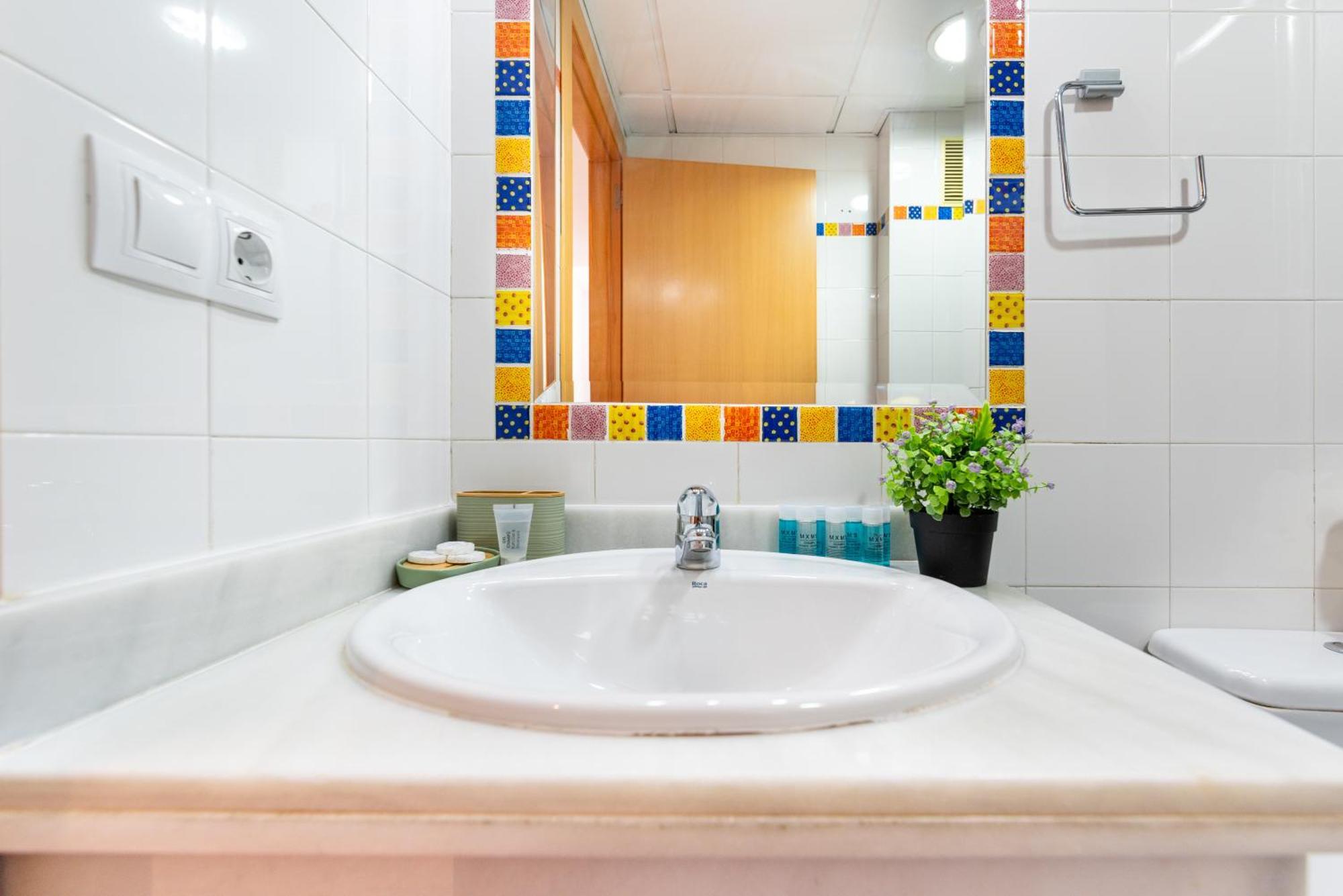 Wintowinrentals Quiet Apartment, Good Location, Free Parking 말라가 외부 사진